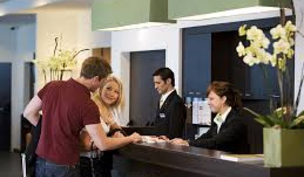 A la réception de l'hôtel : comment réagir ?
