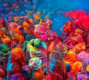 L'Inde célèbre a fête traditionnelle du « Holi »