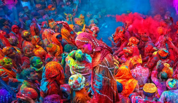 L'Inde célèbre a fête traditionnelle du « Holi »