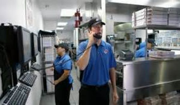 Commander une pizza au téléphone