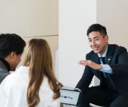 Sales Showdown: A Role-Play Encounter between Salesperson and Customer