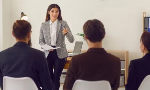 vy-lider-vedusij-vstrecu