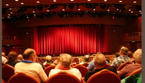 au-theatre-les-determinants-possessifs