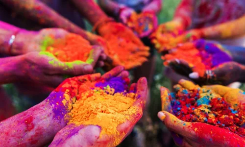 l-inde-celebre-a-fete-traditionnelle-du-holi