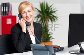 rollenspiel-sekretarin-und-kunde-am-telefon