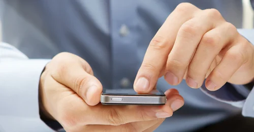 rollenspiel-beim-austausch-von-telefonnummern