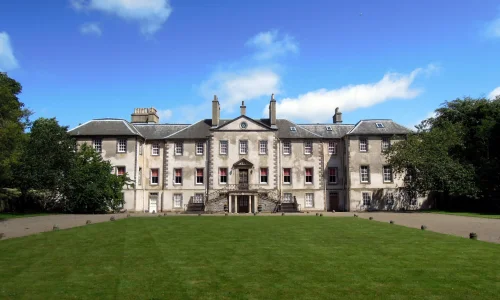 case-di-icone-letterarie-case-citta-musei-che-si-trasformano-in-luoghi-di-interesse-storico-ad-esempio-chekhov-lev-tolstoj-charles-darwin-pg-wodehouse-agatha-christie