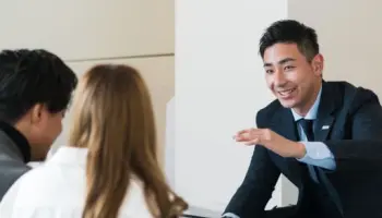 Sales-Showdown-A-Role-Play-Encounter-between-Salesperson-and-Customer