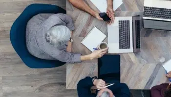 tuan-dui-hui-yi-he-ji-si-guang-yi